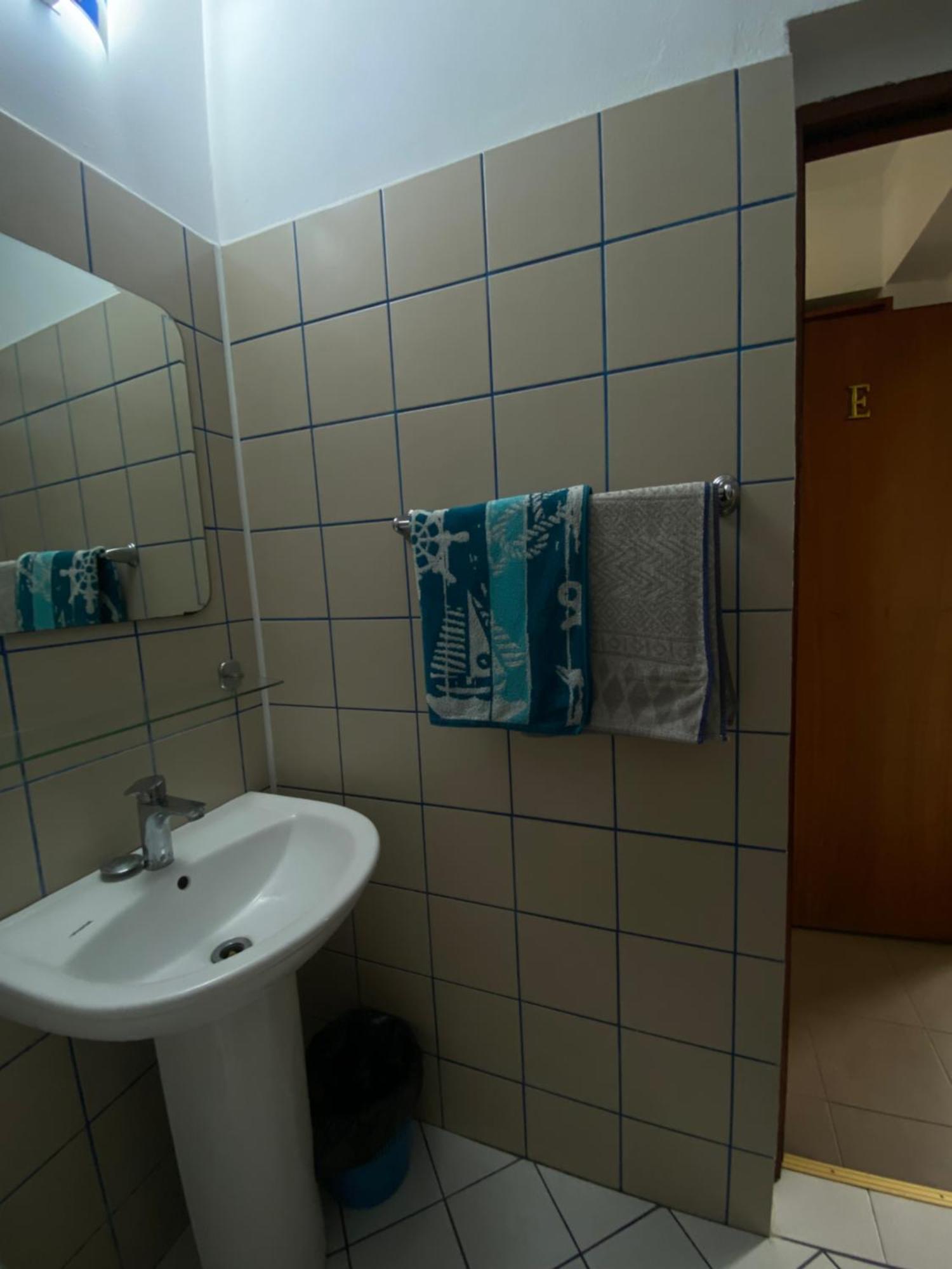 Quiet Garden Ground Floor Apartment Bukares Bagian luar foto