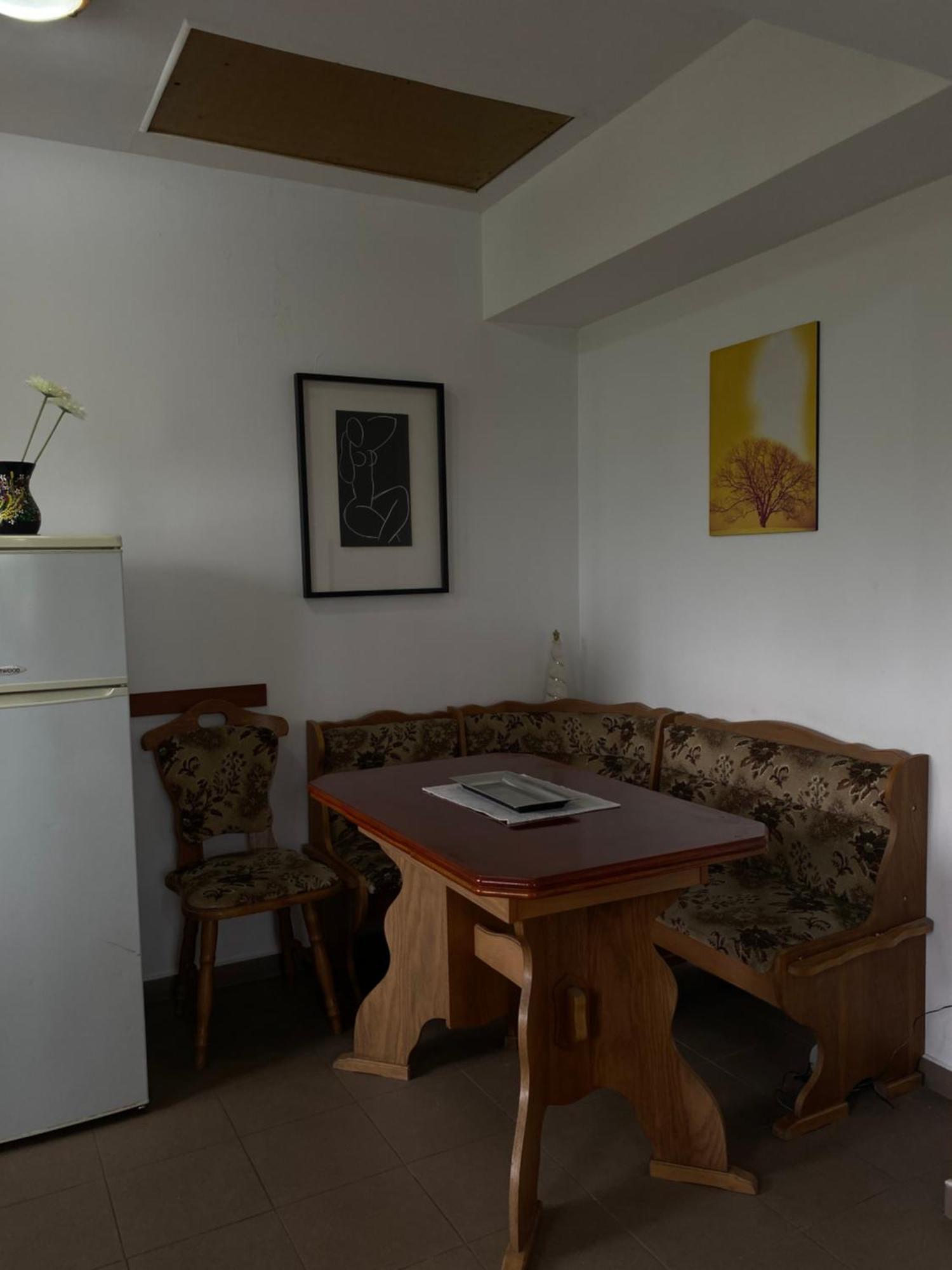 Quiet Garden Ground Floor Apartment Bukares Bagian luar foto