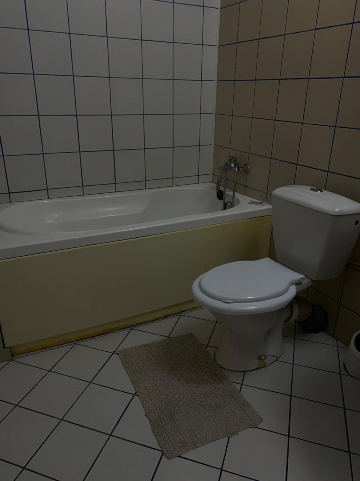 Quiet Garden Ground Floor Apartment Bukares Bagian luar foto