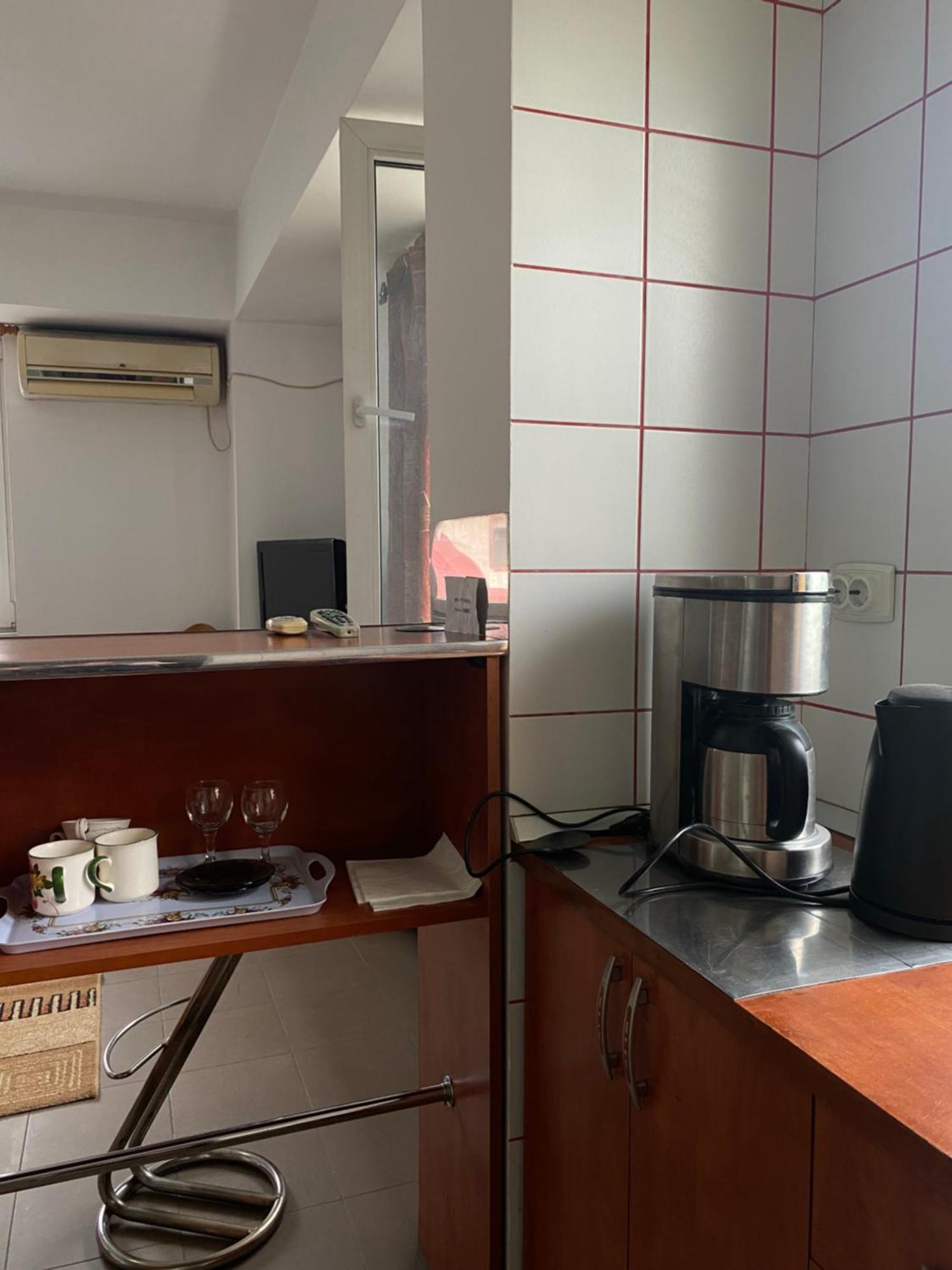 Quiet Garden Ground Floor Apartment Bukares Bagian luar foto